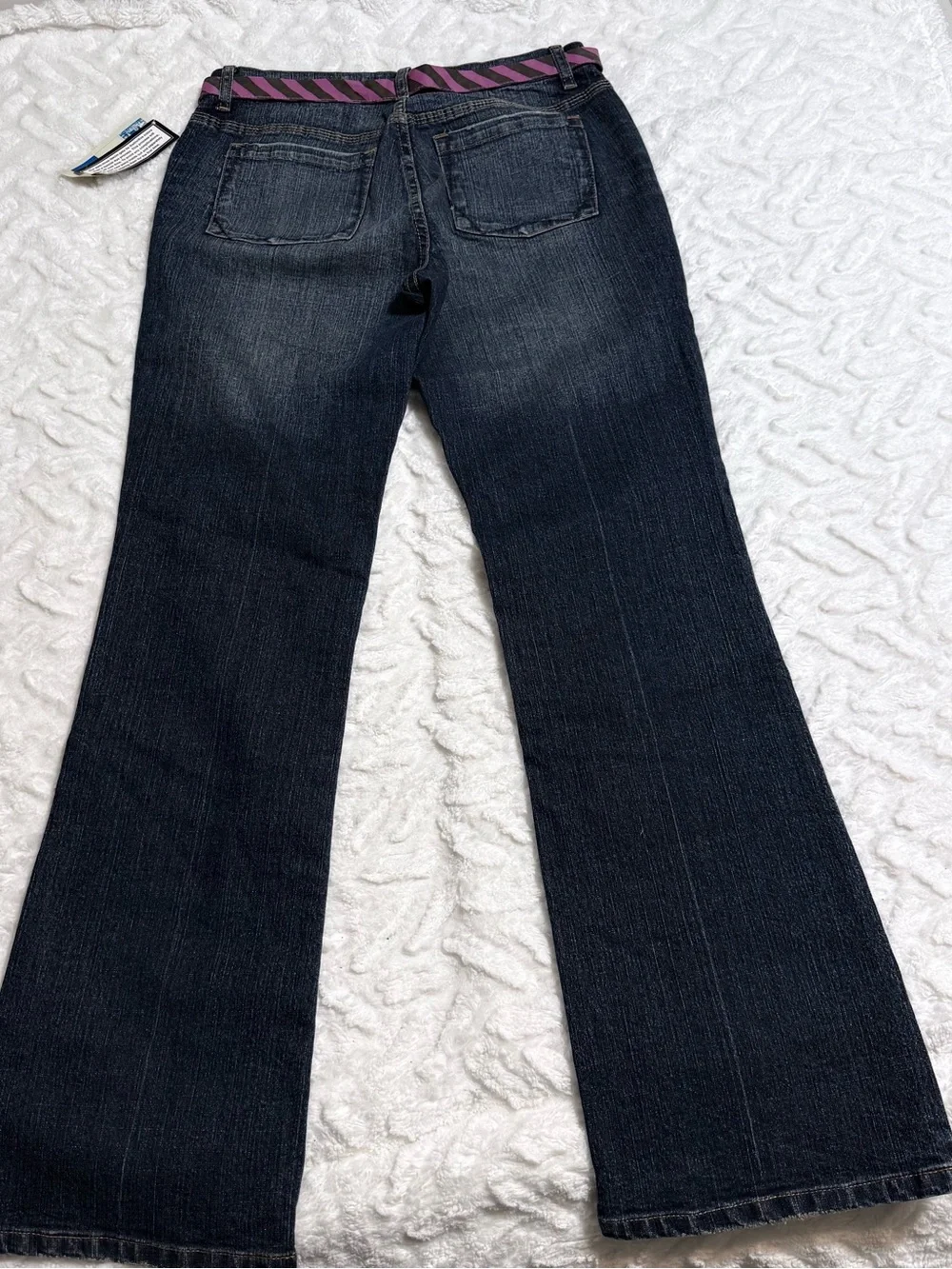 Covington Women's Dark Blue Flare Jeans with Pink Striped Belt - Size 6 - Picture 16 of 16